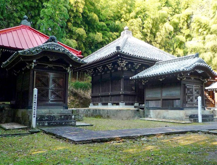 사진：국가 지정 사적 묘게지 절터 (기타오카 자연공원)