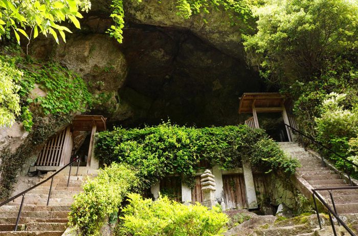 La Reigendo, une grotte saine/Les 500 statues des disciples de bouddha