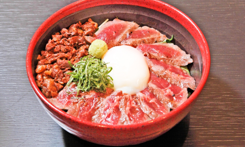 Meat-lovers' donburi dish Red Wagyu Donburi