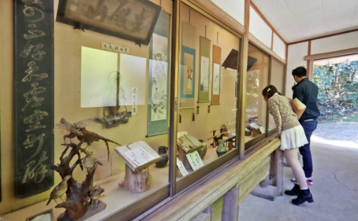 Photo: View a display of artefacts associated with Musashi Miyamoto, a renowned swordsman of the early Edo period.