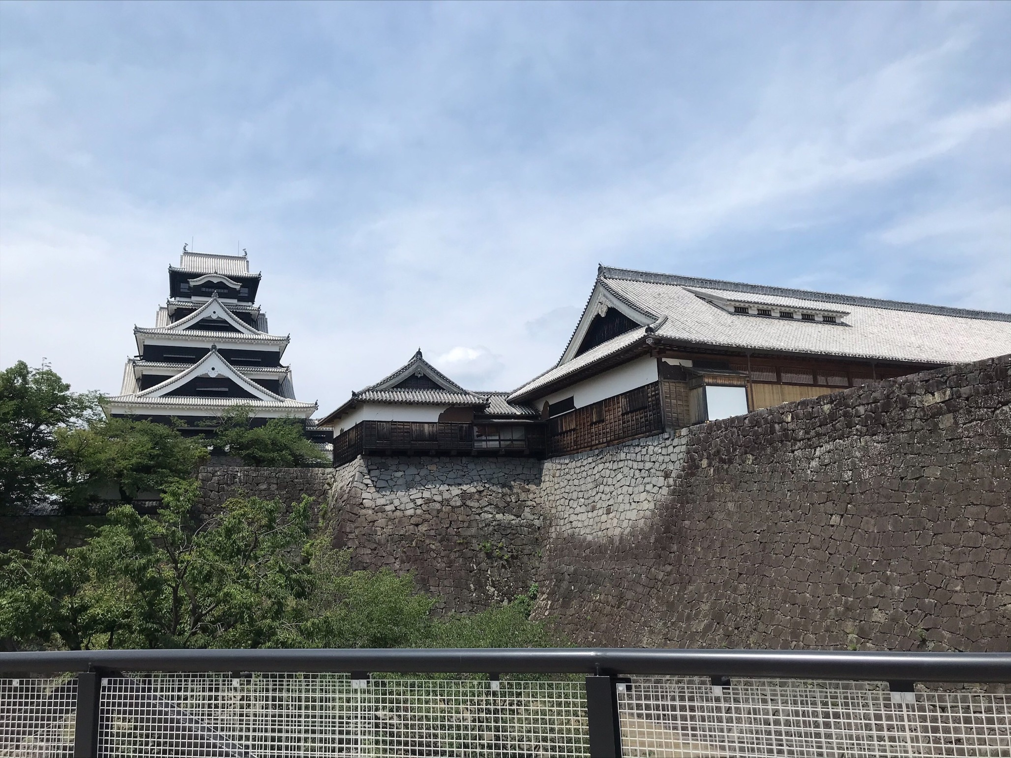 特別見学通路からの眺め(天守閣復旧後)