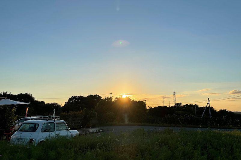 ここの自慢の一つが「夕日」。冬になると雲仙に沈む夕日が眺められるとか