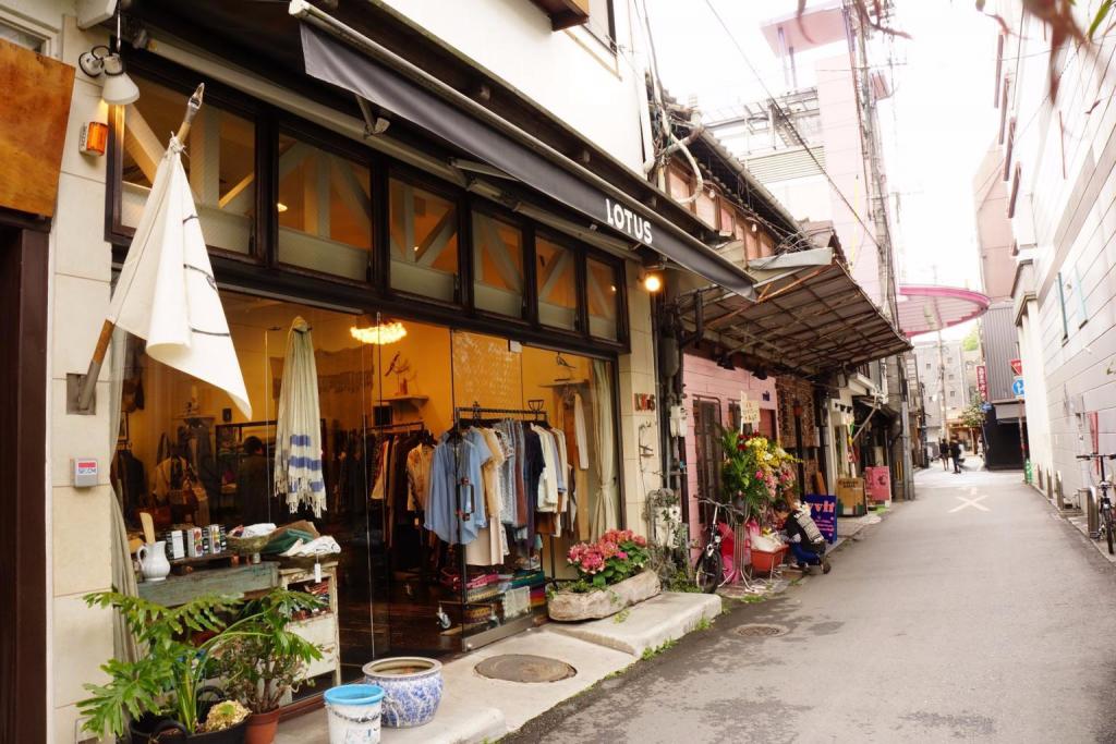 おしゃれな店が並ぶ、熊本市中心街の裏路地
