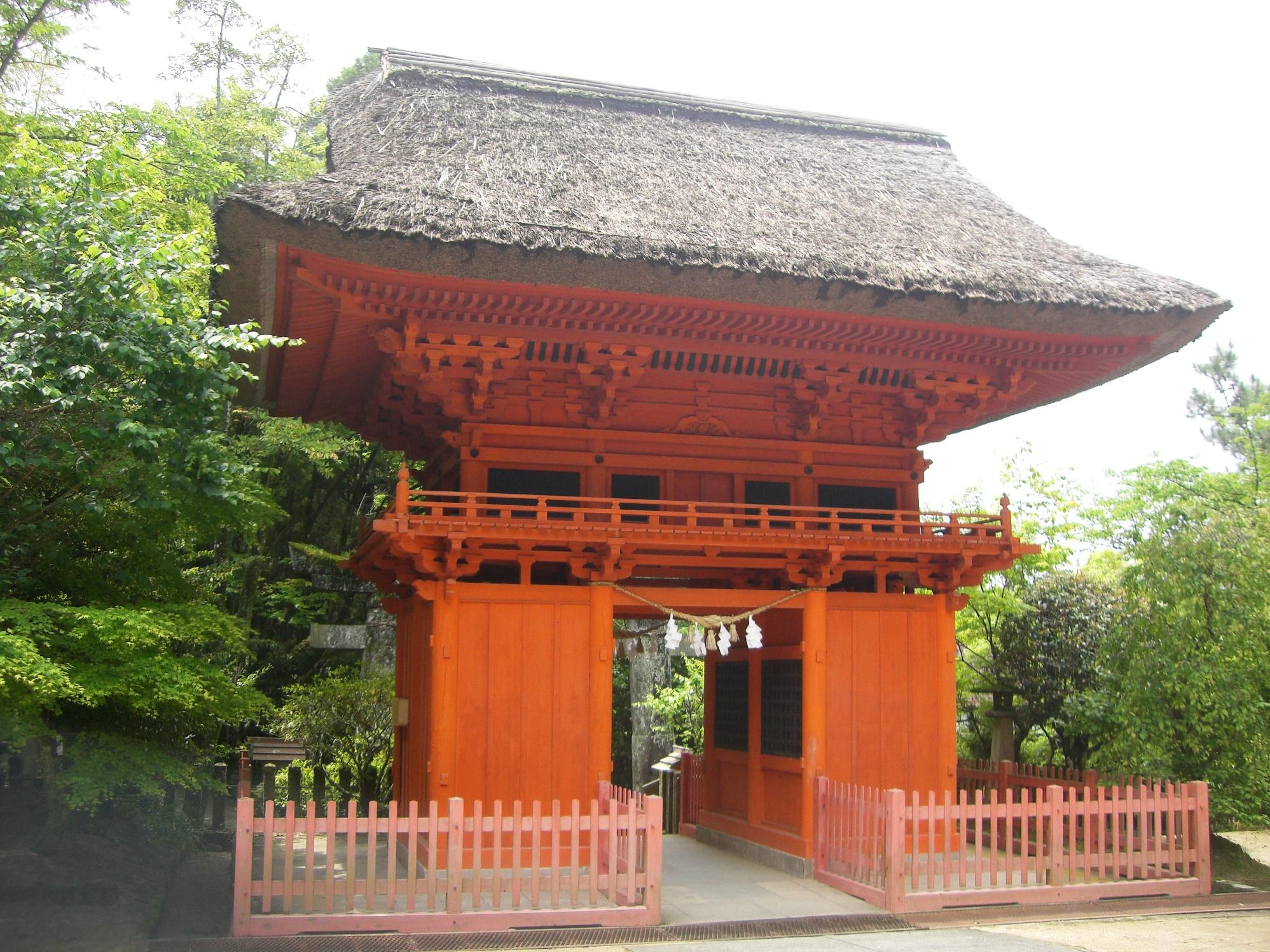 六殿神社楼門