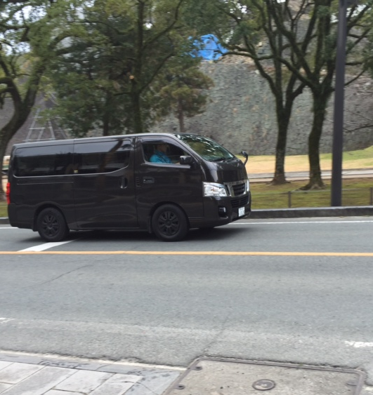 熊本城前を走行する車両の撮影