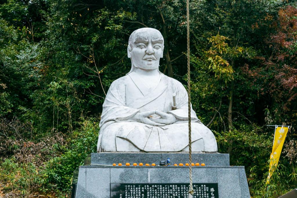 미야모토 무사시의 동상