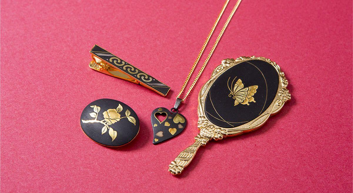 熊本市親善大使・田中美久さんが伝統工芸品（肥後象嵌など）をご紹介