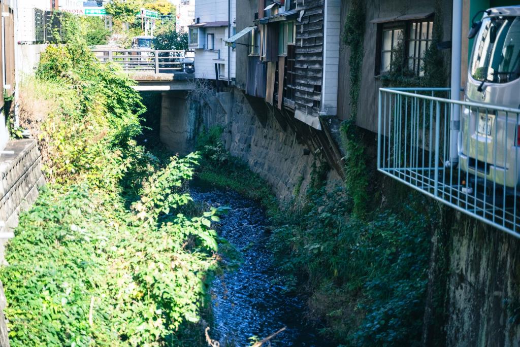 Der von Katō Kiyomasa gebaute Wasserlauf Oide schlängelt sich durch die Stadtteile von Kumamoto.