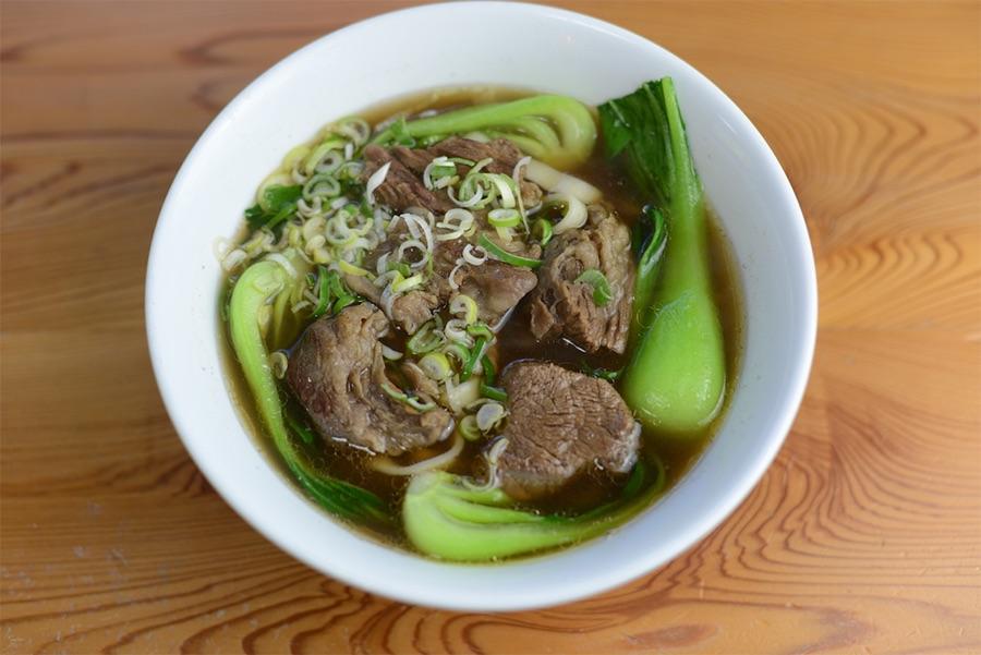 あか牛を3〜4時間炊き、そのダシをスープに使っている“牛肉麺”。あっさりとした味わいながら、薬膳の作用もあり、食べると体の中からポカポカに