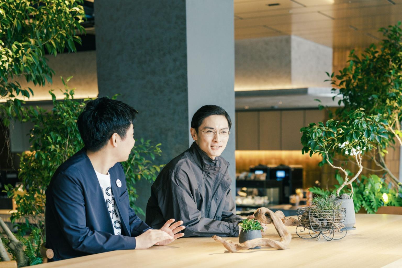 俳優・高良健吾さんに聞く。街ナカに誕生したホテル「OMO5熊本 by 星野