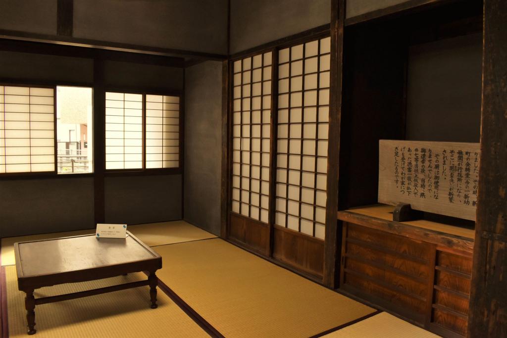 明治天皇行在所であった和室。当時熊本県の七等出仕（上級役人）であった父・一敬が払い下げを受け、自宅に継ぎ足したという