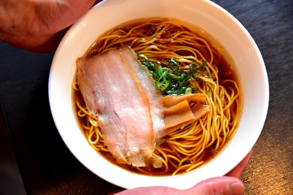 “中華そば”。小麦の風味を生かし、スープとの相性にこだわった特注麺が絶品！