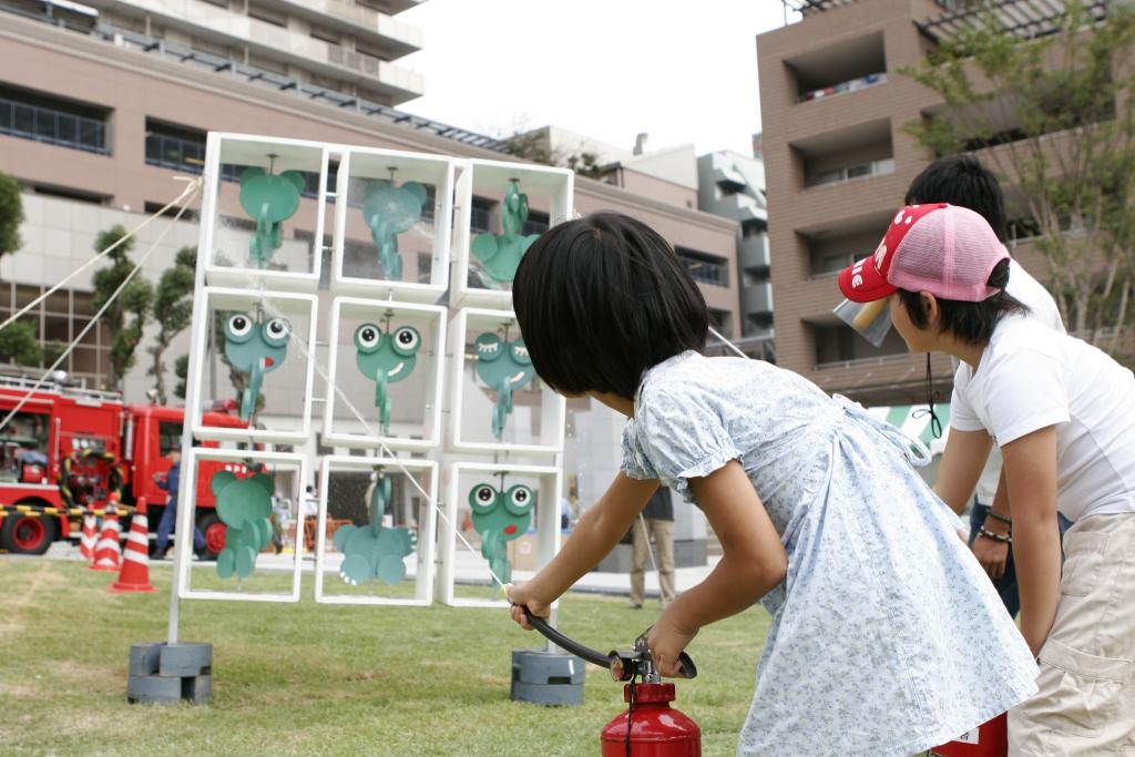 人気プログラム「水消火器で的当てゲーム」