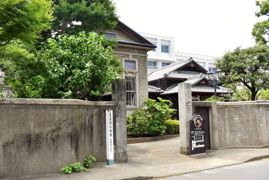 内坪井旧居の外観。徒歩3分の距離に、漱石以前に熊本の教育の礎を築いた横井小楠生誕地があります
