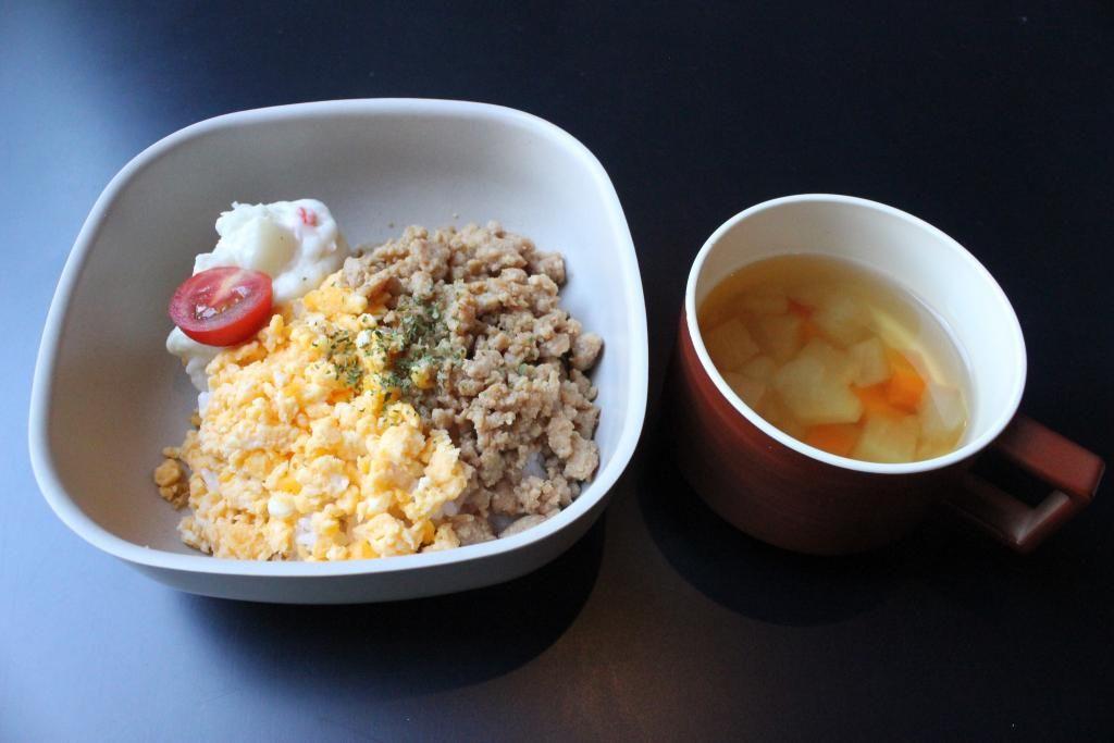 Riz soboro (viande hachée) pour enfants (avec une soupe)