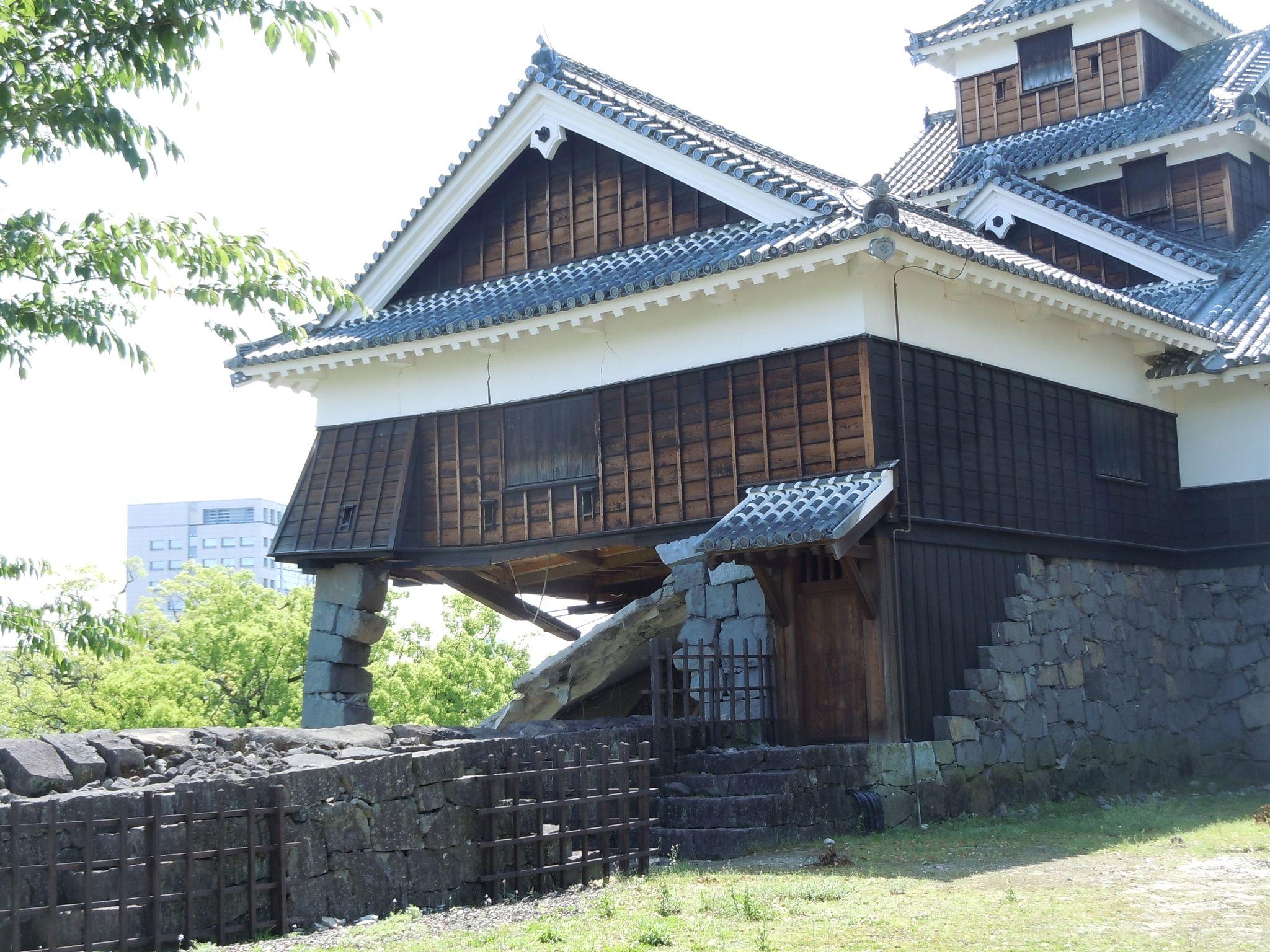 飯田丸五階櫓(地震後)