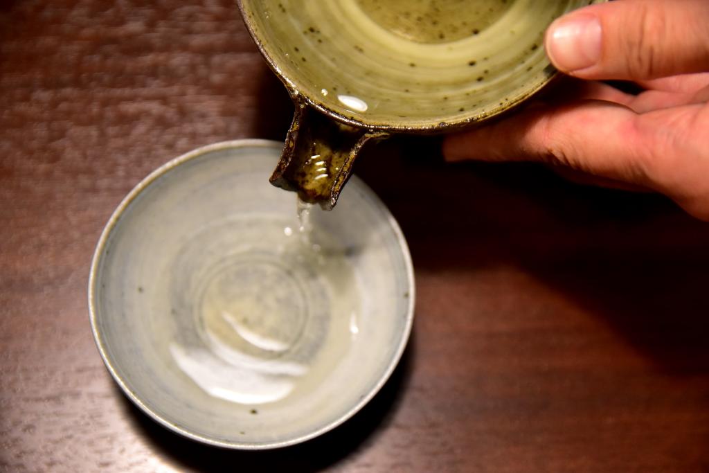日本酒、ワインは直接お気に入りの酒屋で仕入れる。この日いただいたのは”雪の茅舎”のひやおろし