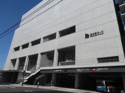 熊本城ホール南側の入口。桜町バスターミナルと一体化しており、交通アクセスは完璧です
