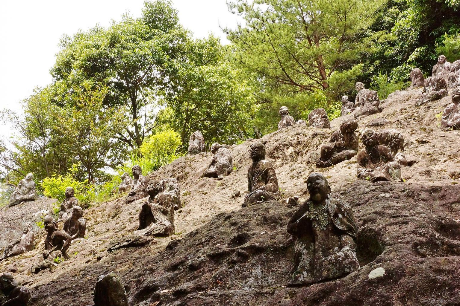 The Five Hundred Disciples of Buddha | Sightseeing | Kumamoto City