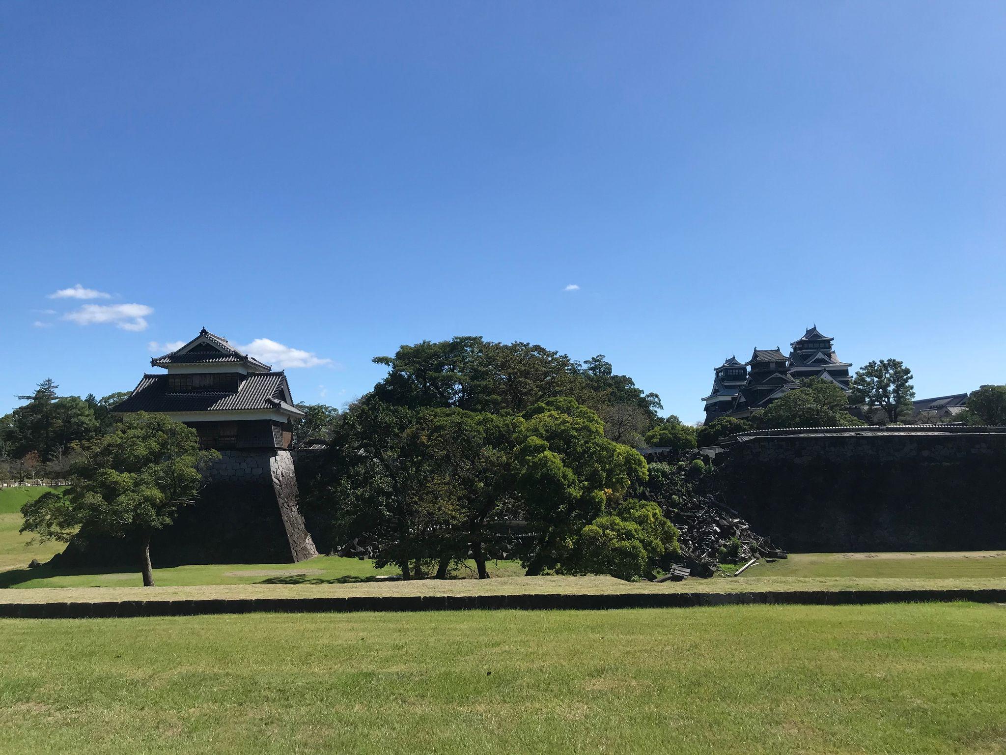 二の丸広場からの眺め(天守閣・宇土櫓・戌亥櫓)