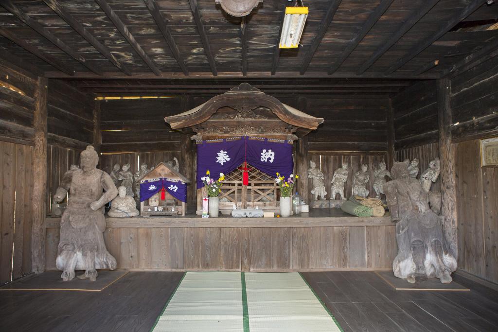 円台寺の十二神将と仁王像